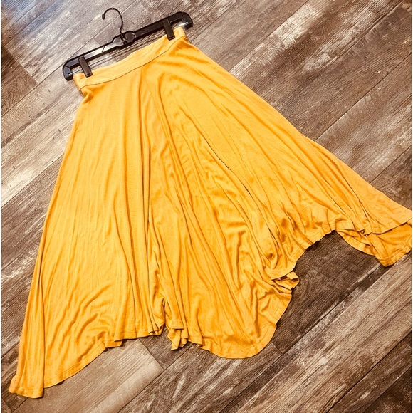 Made in Italy Golden yellow mustard yellow flowy midi skirt - Picture 3 of 13